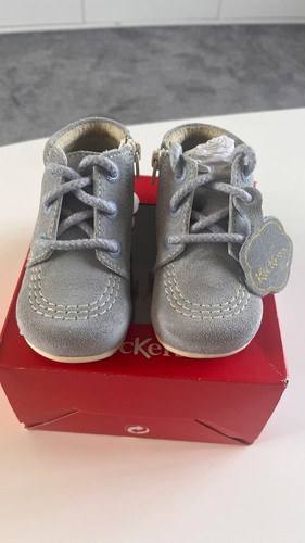 Light blue baby - light, kickers