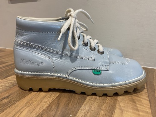 Women kickers kick hi - kick,