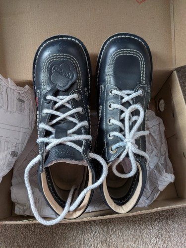 Women kickers kick hi - kick,